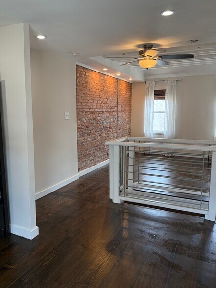 Building Photo - 1617 Olive St