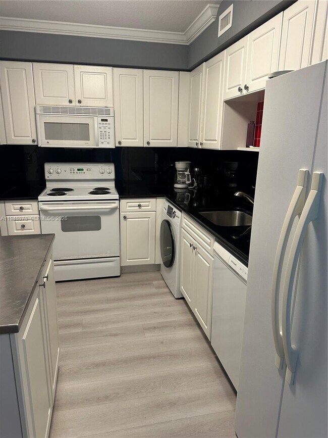 Building Photo - 2501 S Ocean Dr