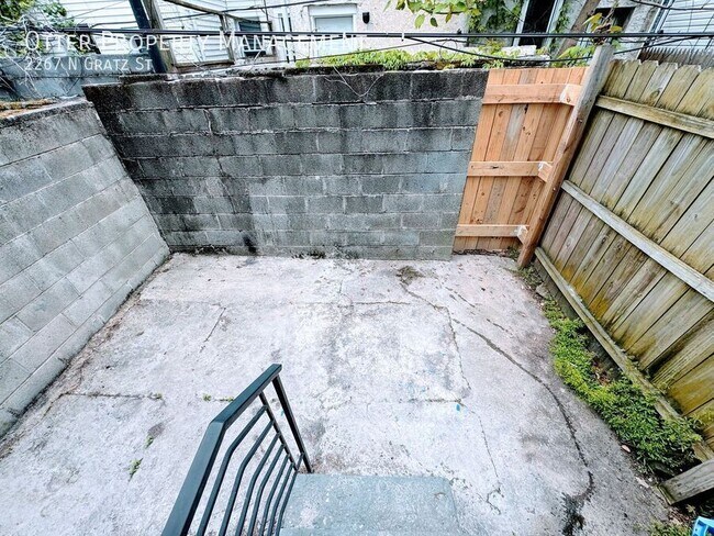 Building Photo - 2267 N Gratz St