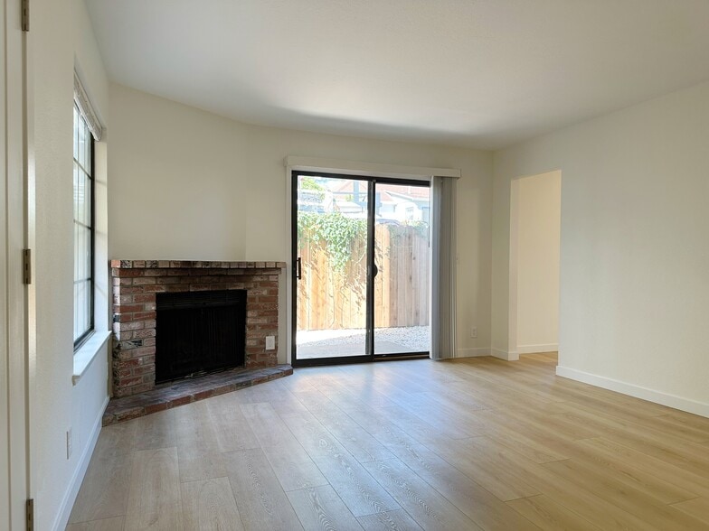 Primary Photo - 1807 V St