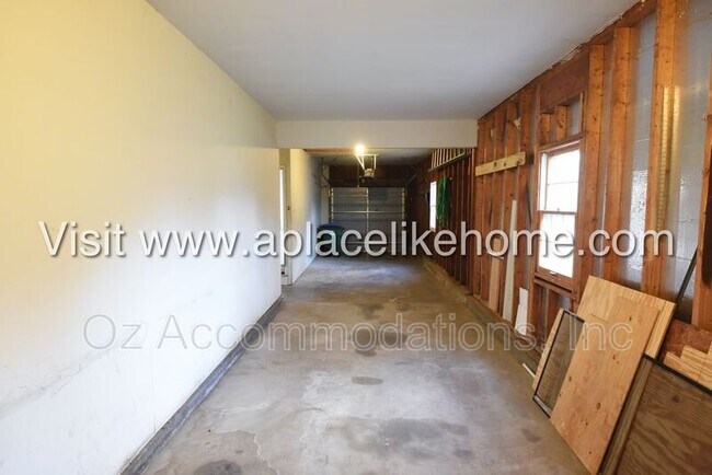 Building Photo - 9539 Kessler St