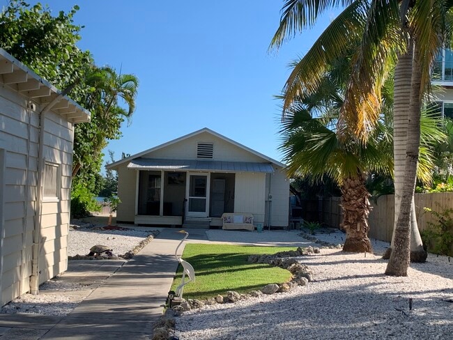 Primary Photo - 7140 Longboat Dr E
