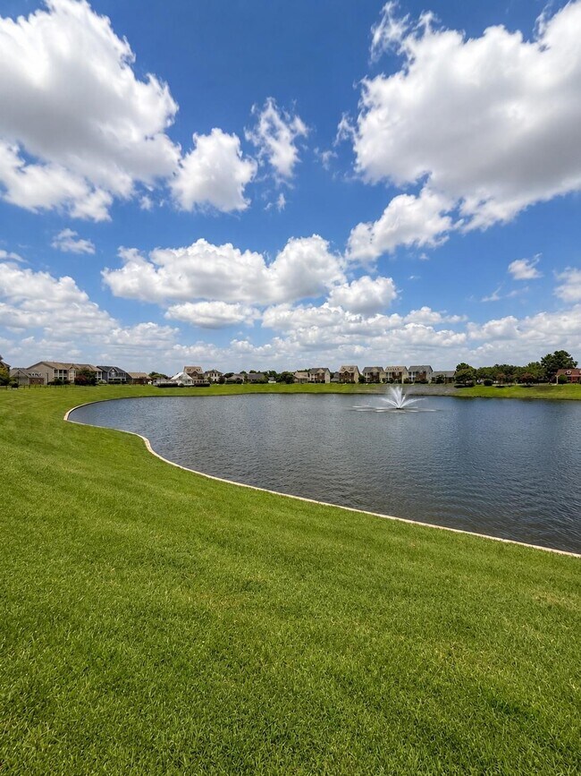 Building Photo - 6146 Settlers Lake Cir W