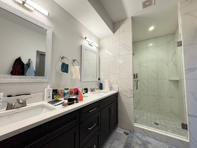 Building Photo - 1034 E Missouri Ave