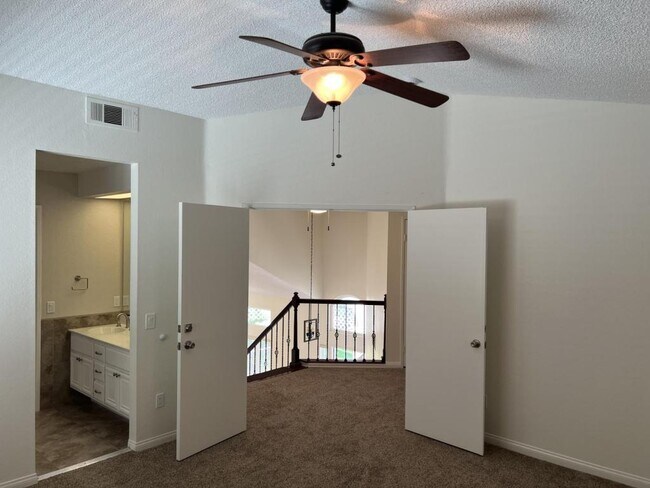 Building Photo - 33367 View Crest Dr