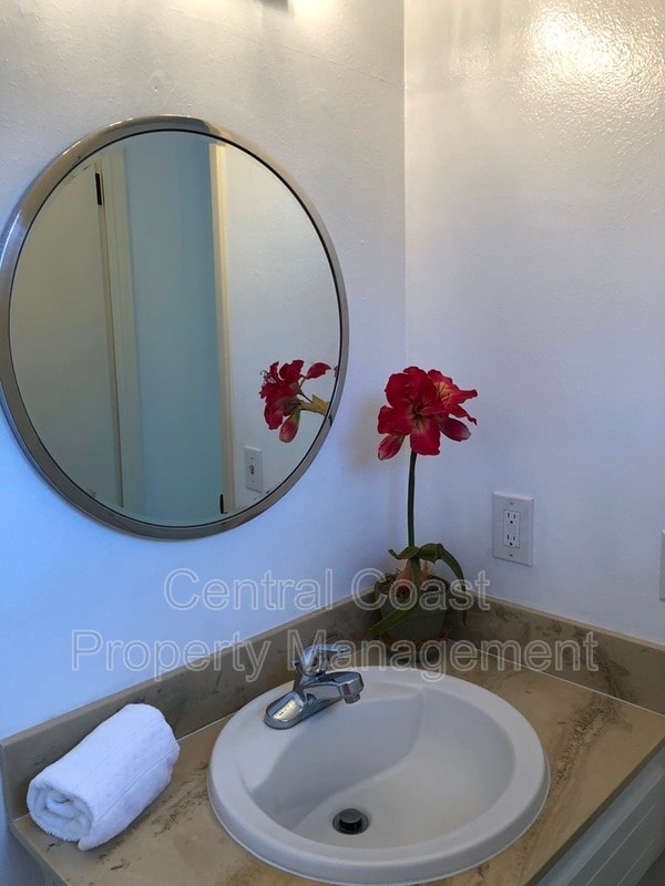 Building Photo - 725 Lobos St