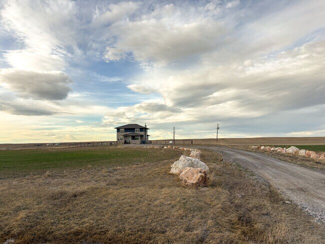 Building Photo - 4 bed 2 bath Home out in the Country