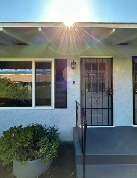 Building Photo - 1206 W Victory Blvd