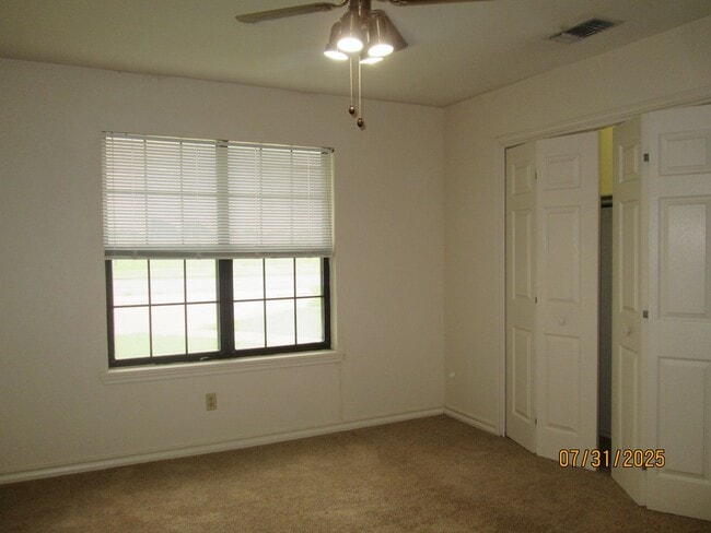 Building Photo - TOWNHOUSE - 2 bedrooms, 2 bathrooms