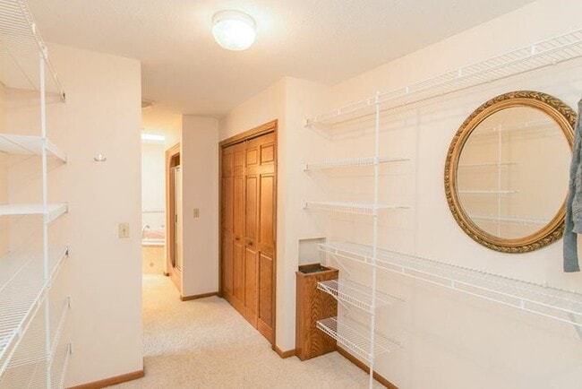 Building Photo - Huge 3-bedroom, 4-bath, 3-car garage townhome in Longfellow neighborhood