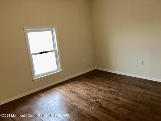 Building Photo - 200 7th Ave