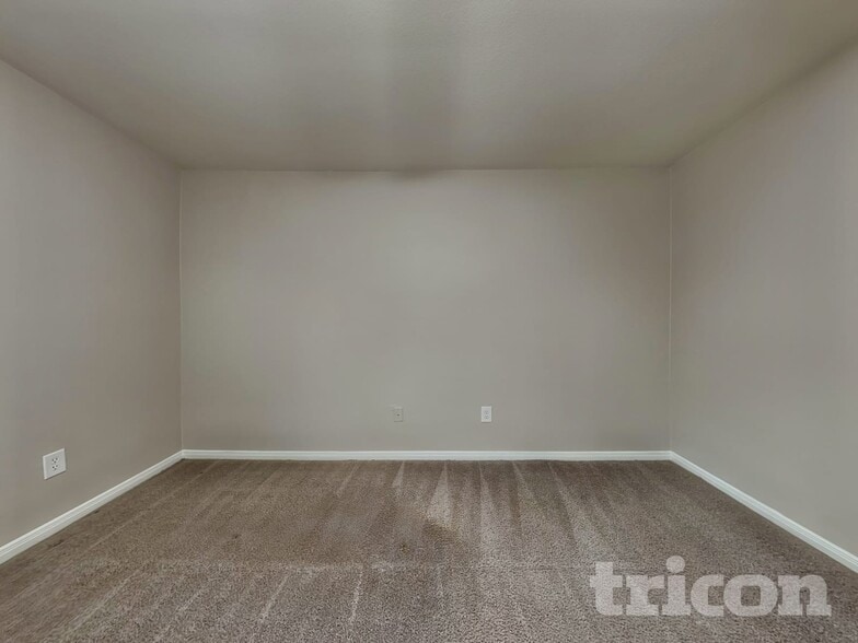 Building Photo - 15649 Del Norte Dr