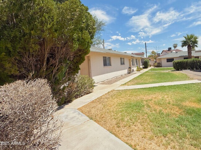 Building Photo - 1240 W Dunlap Ave