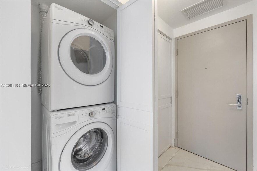 Building Photo - 488 NE 18th St