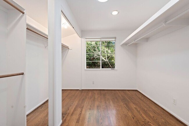 Building Photo - Located in the MUS - Unfurnished Serene El...