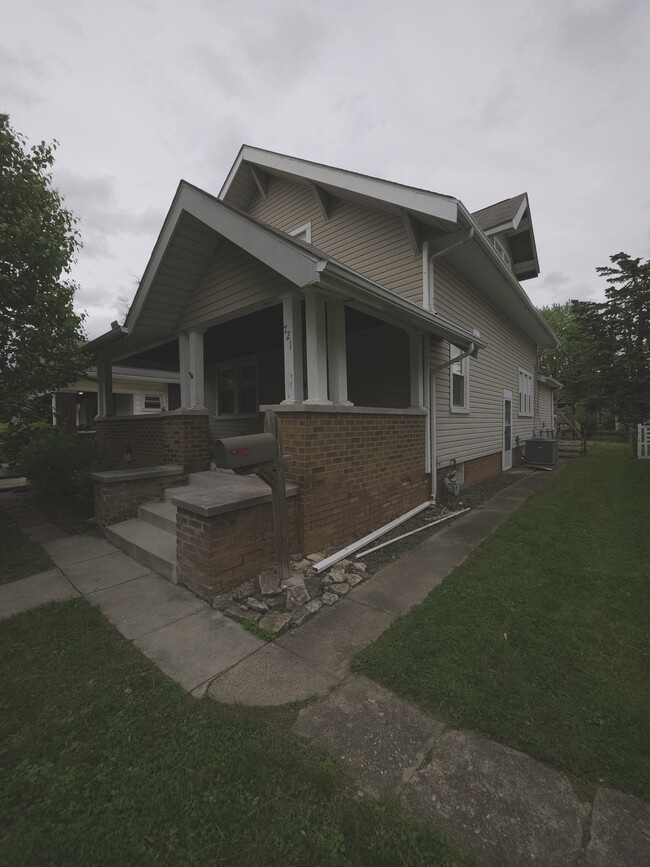 Building Photo - 721 Wallace Ave