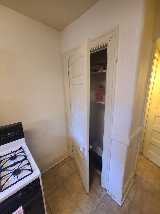 Building Photo - 405 McKee Pl