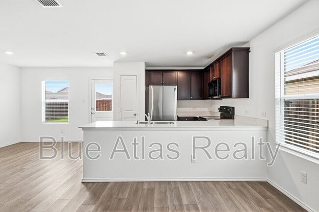 Building Photo - 510 Olmstead Dr