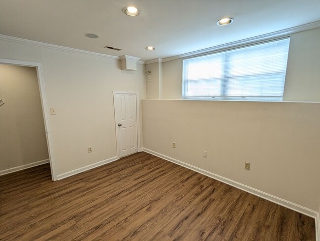Building Photo - Renovated Townhouse in Frederick ready for...