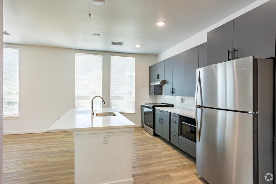 3BR, 2BA - 1,229SF - Kitchen - Ralston Gardens