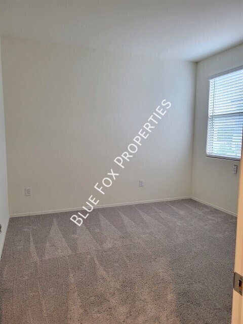 Building Photo - 5525 W Lazy Farm Dr