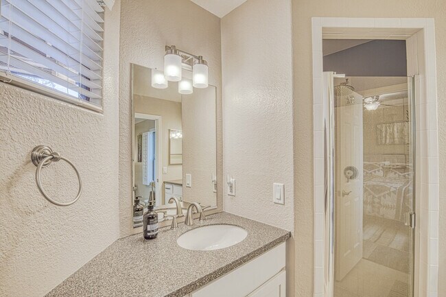 Building Photo - 6655 N Canyon Crest Dr