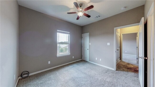 Building Photo - 2700 Horse Haven Ln