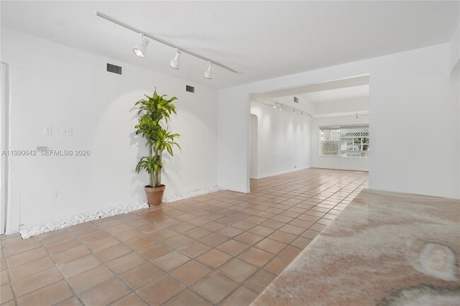 Building Photo - 1845 Daytonia Rd