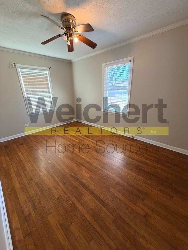 Building Photo - 3 bedroom, 1 bath in Sunset Hills
