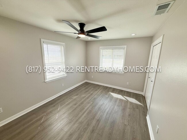 Building Photo - 913 Harrison Dr