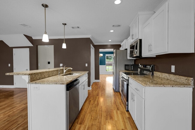 Building Photo - 721 Highgrove Ct