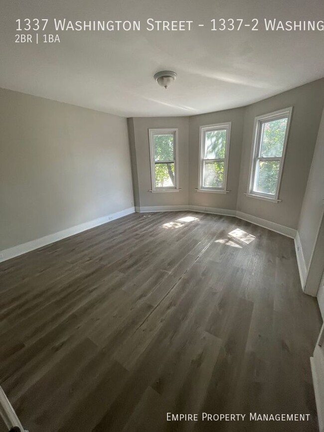 Building Photo - 2nd floor: 2 Bedroom / 1 Bathroom in Easton !