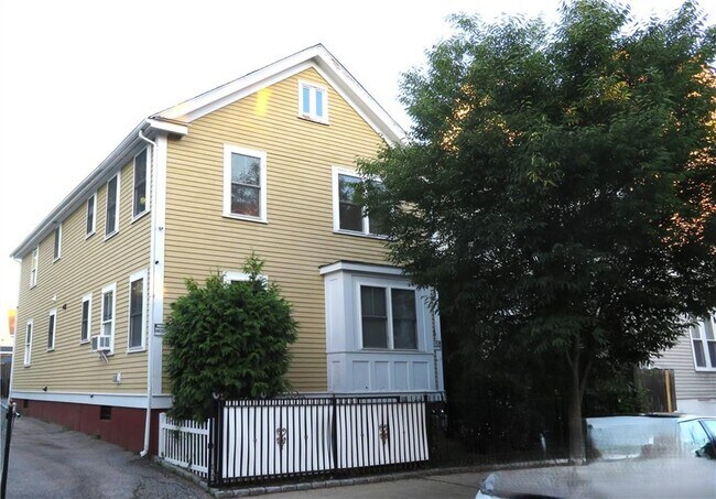 Building Photo - 98 Hamilton St