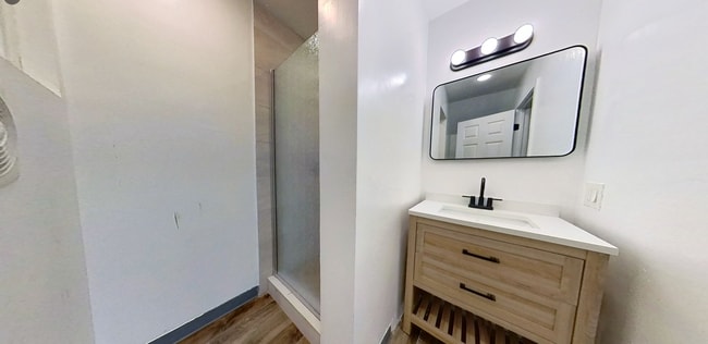 Building Photo - Affordable 5-Bedroom Student Home Near Campus!