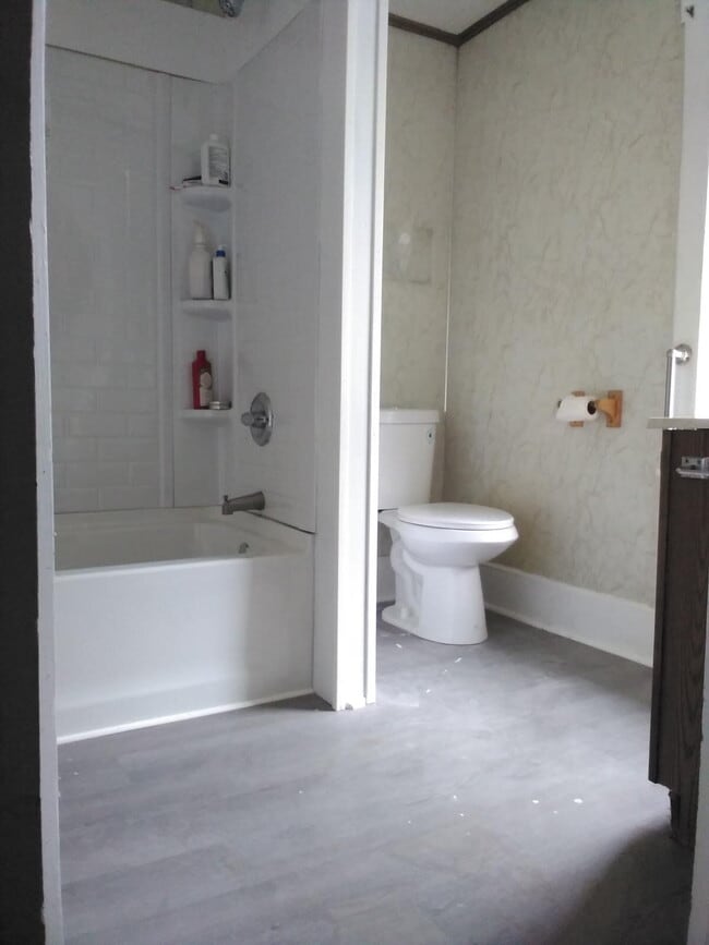 Building Photo - Discover your new home in the picturesque setting of Dalmatia, PA!