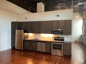 Building Photo - One Bedroom Newport Loft