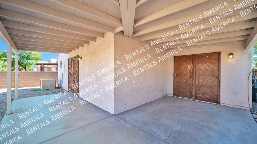 Building Photo - 2252 W Silver River Way