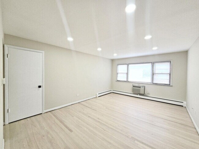 Building Photo - 6747 N Olmsted Ave