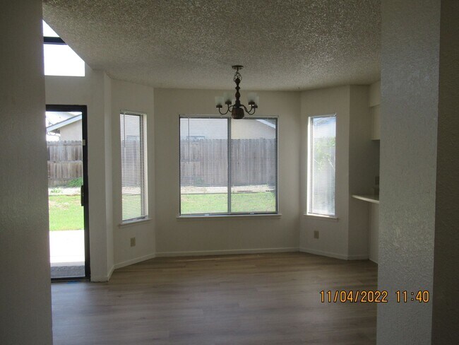 Building Photo - 1220 Iris Ct