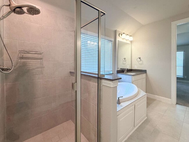 Building Photo - Charming 3-Bed Oasis with 2 Baths and Spacious 2045 Sq Ft Living in Burleson ISD!