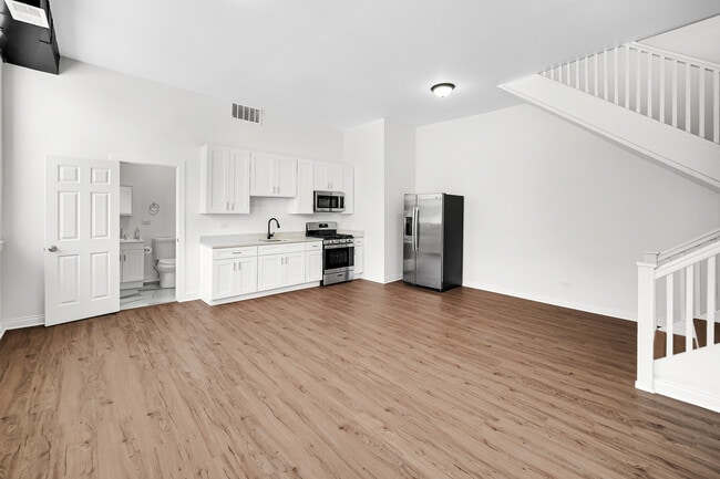 Building Photo - 1225 N Milwaukee Ave