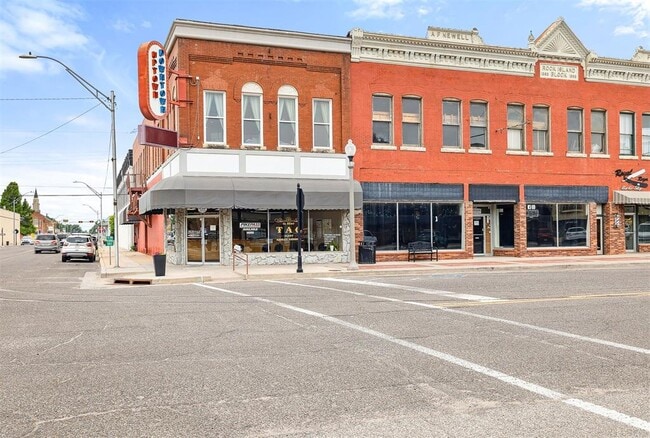 Building Photo - 115 E Russell St