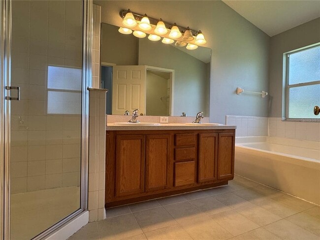 Building Photo - 2915 Amber Oak Dr