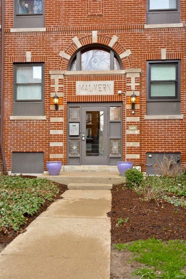 Building Photo - 5621 Pershing Ave