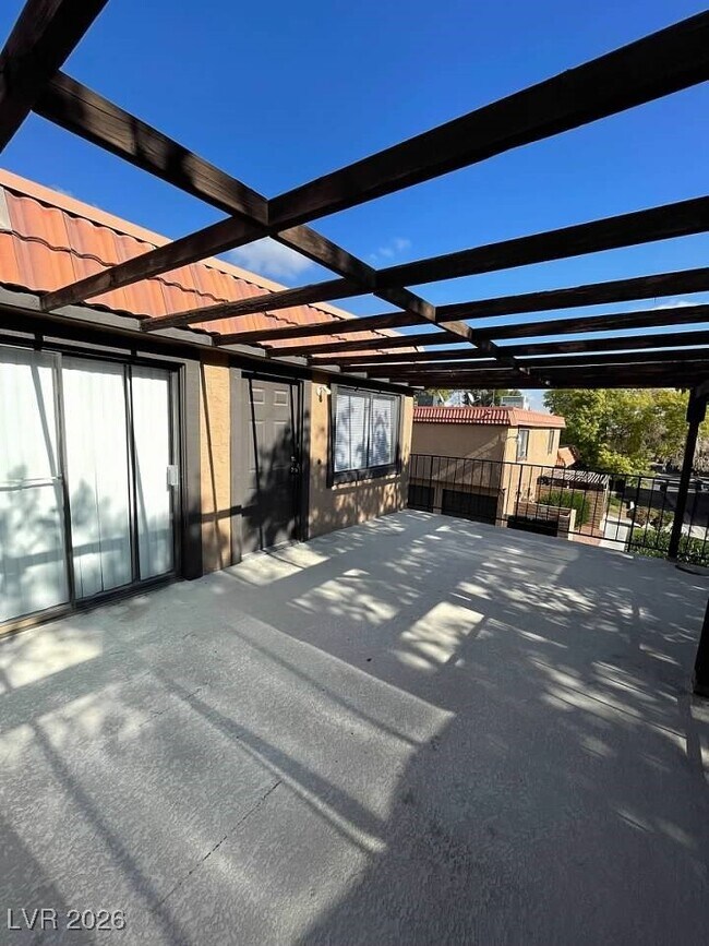 Building Photo - 241 Misty Isle Ln