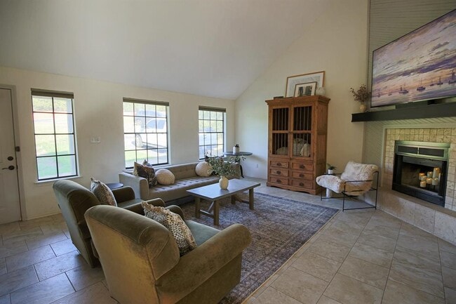 Building Photo - 708 Cowal Dr S