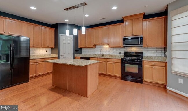 Building Photo - 44241 Beaver Creek Dr