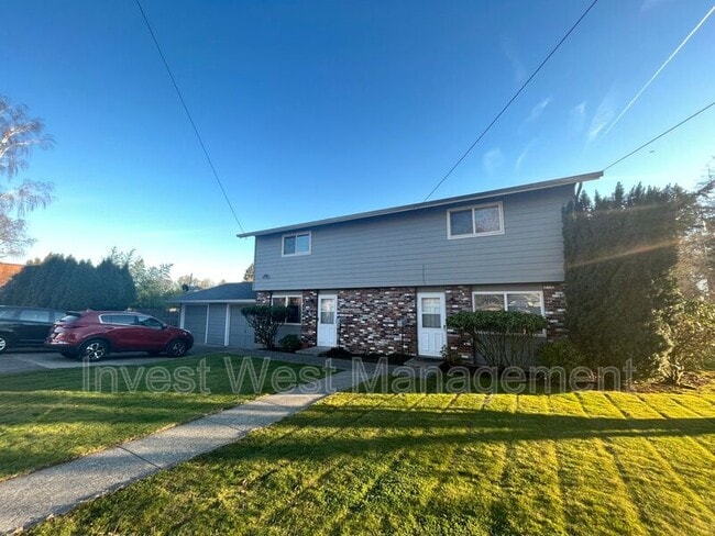 Building Photo - 710 NE 15th Ave