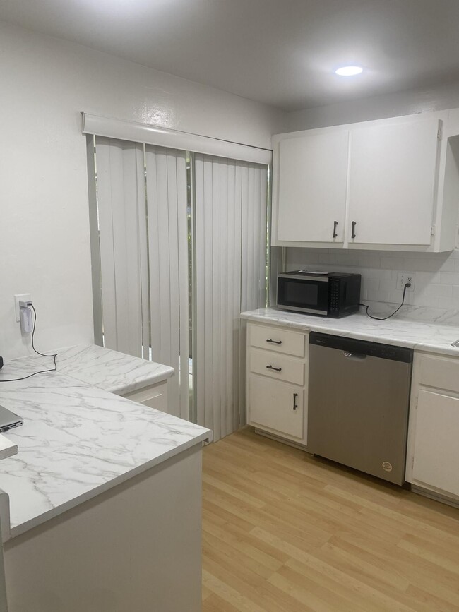 Building Photo - 100 Royal Palm Way