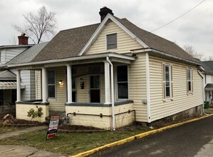 Building Photo - 2 Bedroom House in South Park/Greenmont - Available 08/24/2026